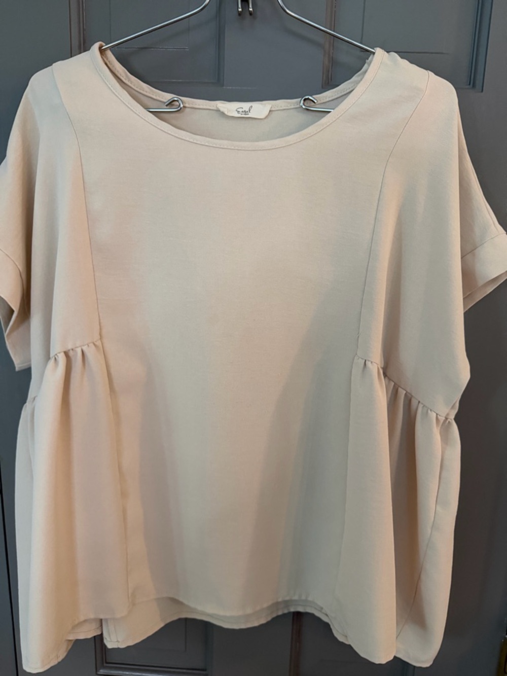 Easel Los Angeles Soft Cream Peplum Flutter Sleeve Top Size Large